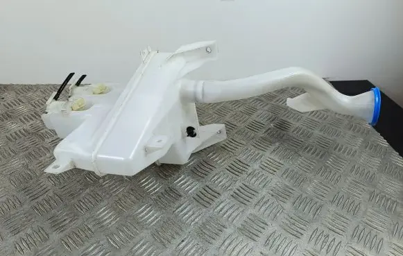 Suzuki SX4 S-Cross Windshield washer fluid reservoir/tank