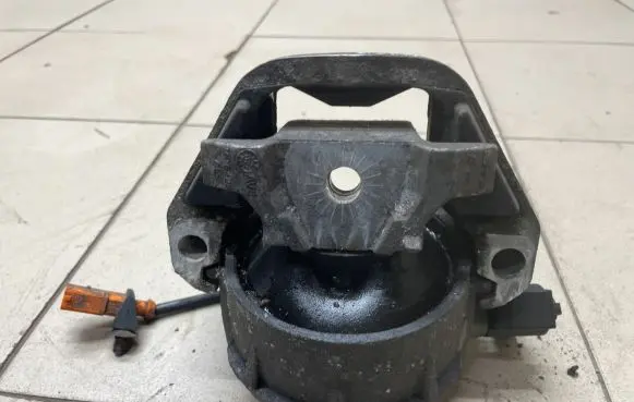 Audi A6 C7 Engine mount bracket