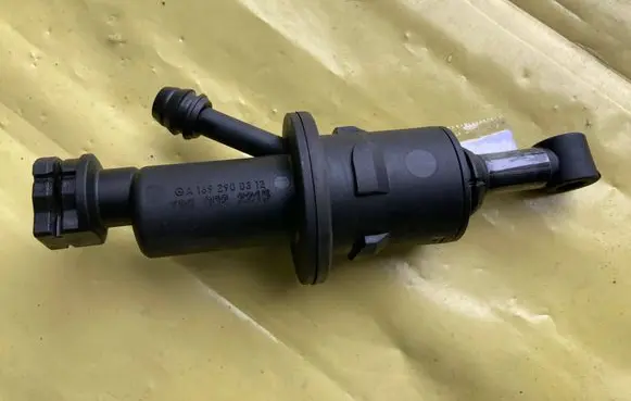 Mercedes-Benz A W169 Clutch master cylinder A1692900312 ZSS0022215