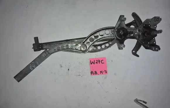 Volkswagen PASSAT B3 Front door manual window regulator 956457565476