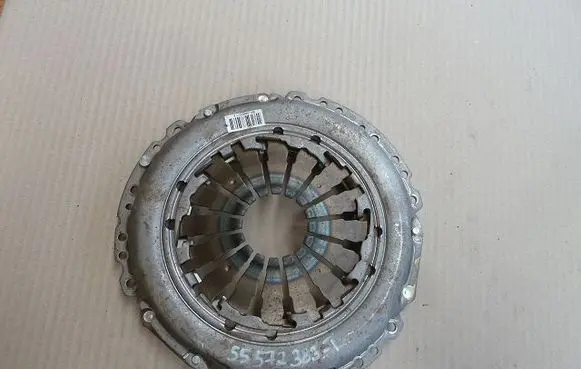 Opel Astra J Pressure plate 55572383-T