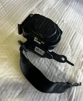 Land Rover Defender Front seatbelt 630704600A