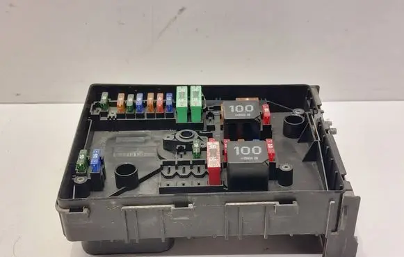 Volkswagen Touran I Fuse box set 1K0937125D