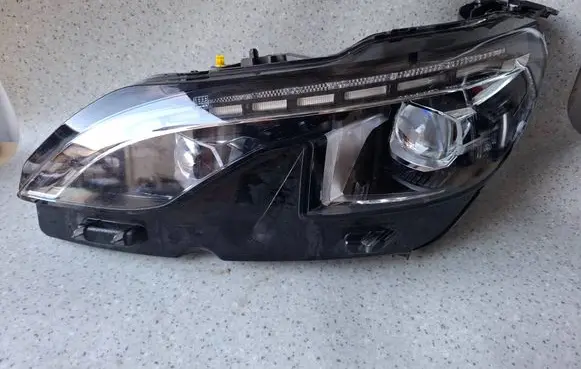 Peugeot 3008 II Headlight/headlamp 9826572780 89911450