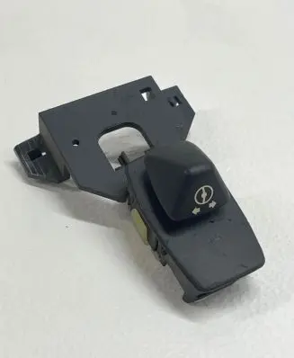 BMW 5 E60 E61 Steering wheel adjustment switch 676786 16947786 03206060