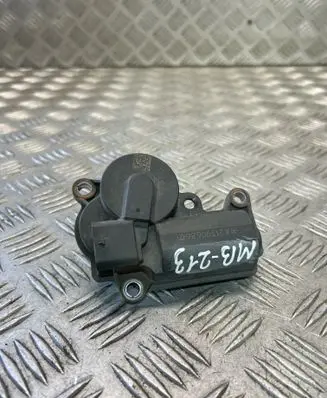 Mercedes-Benz E W213 Intake manifold valve actuator/motor A2139068601