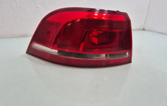 Volkswagen PASSAT B7 Rear/tail lights 