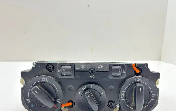 Volkswagen Golf V Climate control unit 747309