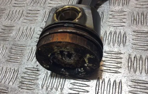 Mercedes-Benz Sprinter W906 Piston 651