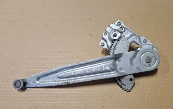 Mitsubishi L200 Rear door manual window regulator 