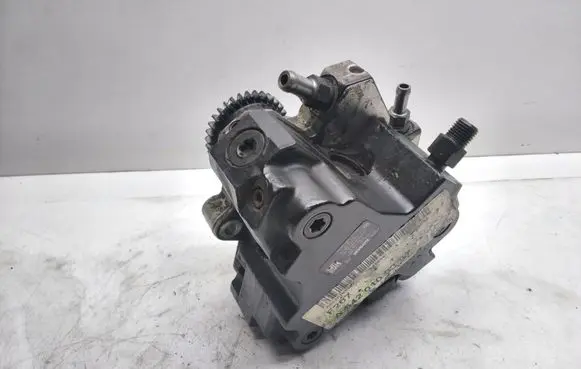 Mercedes-Benz E A207 Fuel injection high pressure pump 0445010210 A6420700801 A6420109397