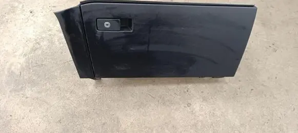 Volkswagen Touareg III Glove box 761857985