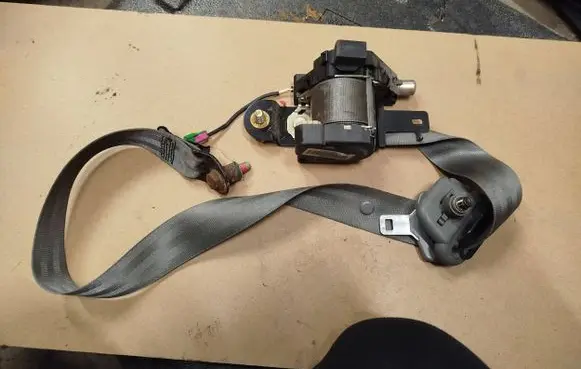 Suzuki Forenza Front seatbelt 33048397 7148 33054039