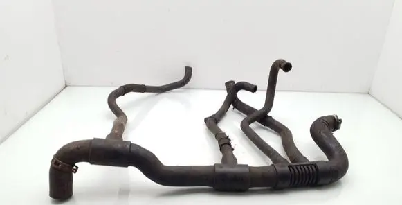Coolant pipe/hose