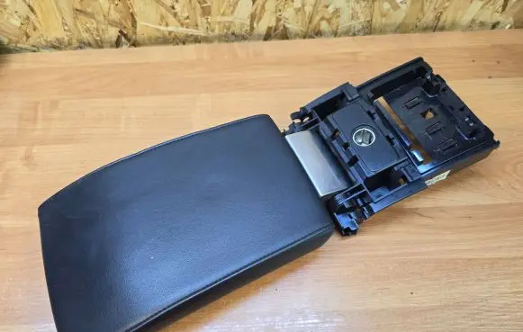 Volvo V70 Armrest 3777990BL