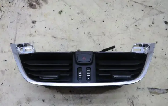 Ford Fiesta Dash center air vent grill H1BB-19K617-AEW