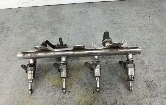 Skoda Octavia Mk2 (1Z) Fuel main line pipe 