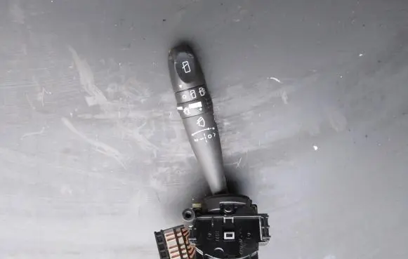 KIA Rio Wiper control stalk 75733N