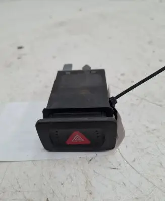 Volkswagen Golf IV Hazard light switch