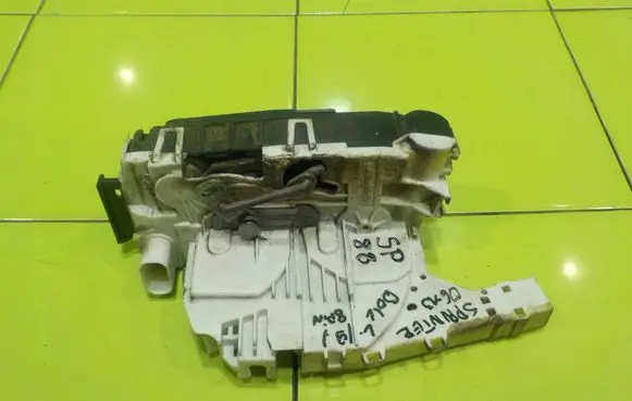 Mercedes-Benz Sprinter W906 Front door lock 
