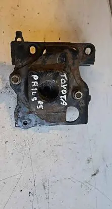 Toyota Prius (XW20) Engine mount bracket