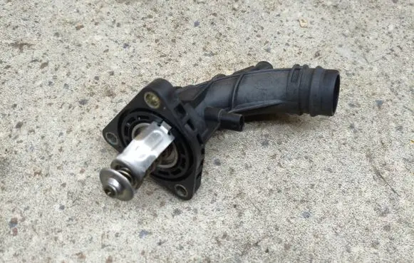KIA Stinger Thermostat/thermostat housing 