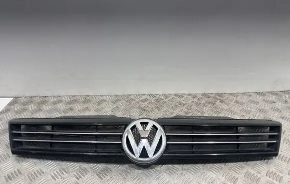 Volkswagen Jetta VI Front grill 5C6853653