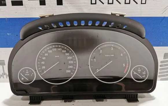BMW 5 F10 F11 Speedometer (instrument cluster) 9265179