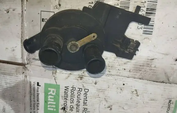 Volkswagen Transporter - Caravelle T4 Coolant heater control valve 701819809f