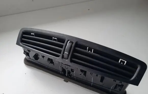 Ford Kuga II Dash center air vent grill