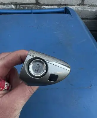 Mercedes-Benz E W211 Front door lock (next to the handle) 
