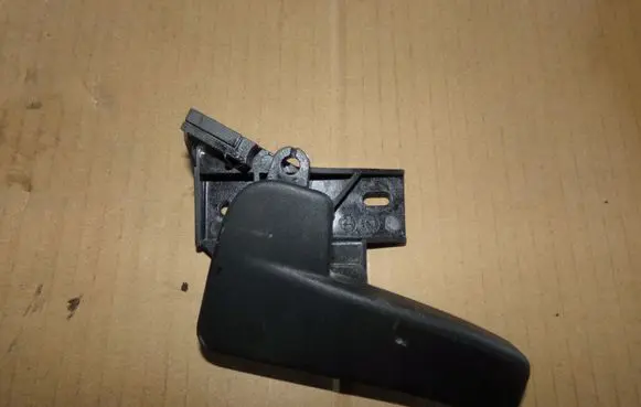 Volkswagen Jetta VI Engine bonnet (hood) release handle