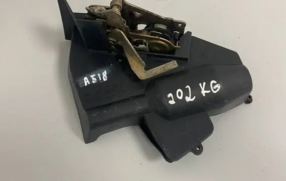 Mercedes-Benz C W202 Rear door lock 2027300535