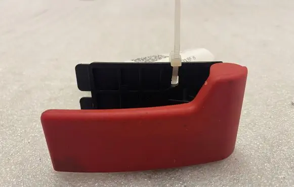 Engine bonnet (hood) release handle