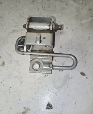 Volkswagen Polo IV 9N3 Front door lower hinge 6Q0831412A