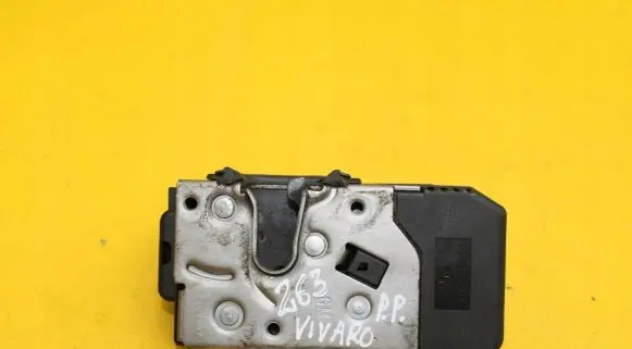 Opel Vivaro Front door lock