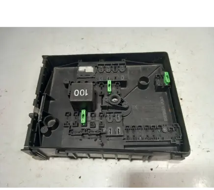 Volkswagen Golf V Fuse box set 17181281 017181301