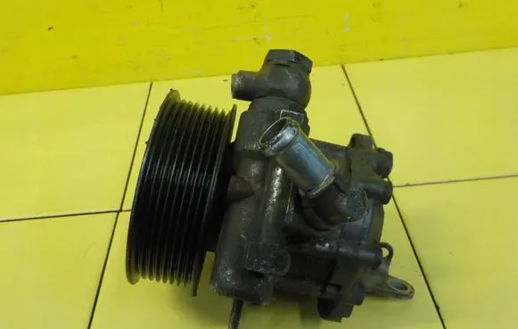 Land Rover Range Rover L322 Power steering pump 7H423A696AA