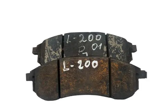 Mitsubishi L200 Brake pads (front) 