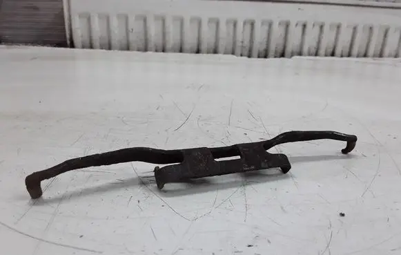 Mercedes-Benz Vito Viano W638 Front brake pad spring 