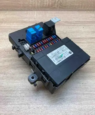 Nissan Primera Fuse module 285519F914 5WK48542