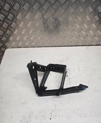 Toyota RAV 4 (XA40) Battery bracket