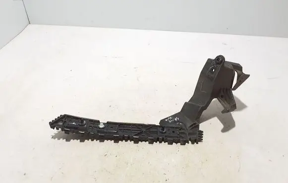 Rear bumper mounting bracket