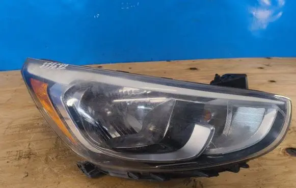 Hyundai Accent V Headlight/headlamp 921021R710