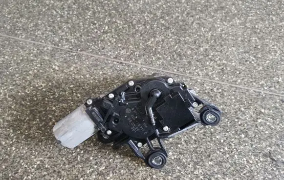Volkswagen Polo IV 9N3 Rear window wiper motor 6Q6955711C 0390201596