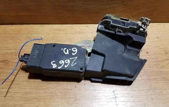 Mitsubishi Carisma Rear door lock