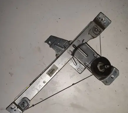 Rear door manual window regulator