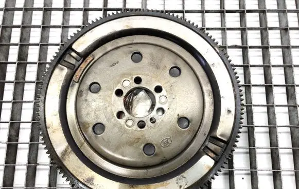 Renault Captur Dual mass flywheel 123105323R