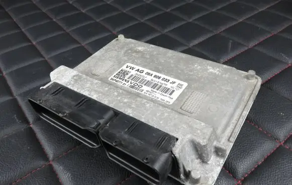 Volkswagen Golf VI Engine control unit/module 06A906033JF 5WP40771