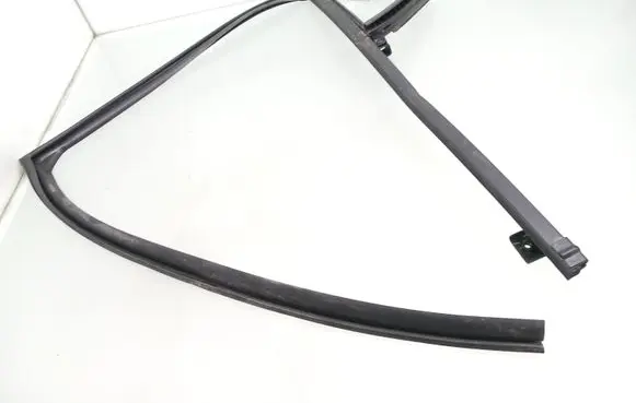 Hyundai i10 Rubber seal rear door window/glass 